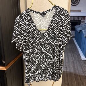 Alfani (Macys) Black and White Patterned Short Sleeve Top